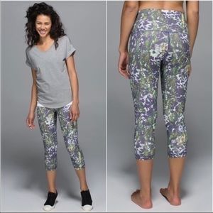 Lululemon • Wunder Under Crop II